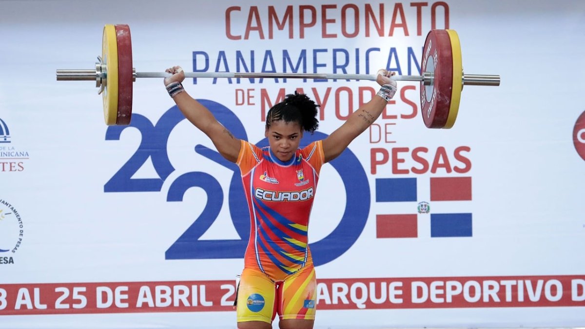 Angie Palacios logró tres preseas doradas en Cali, Colombia.