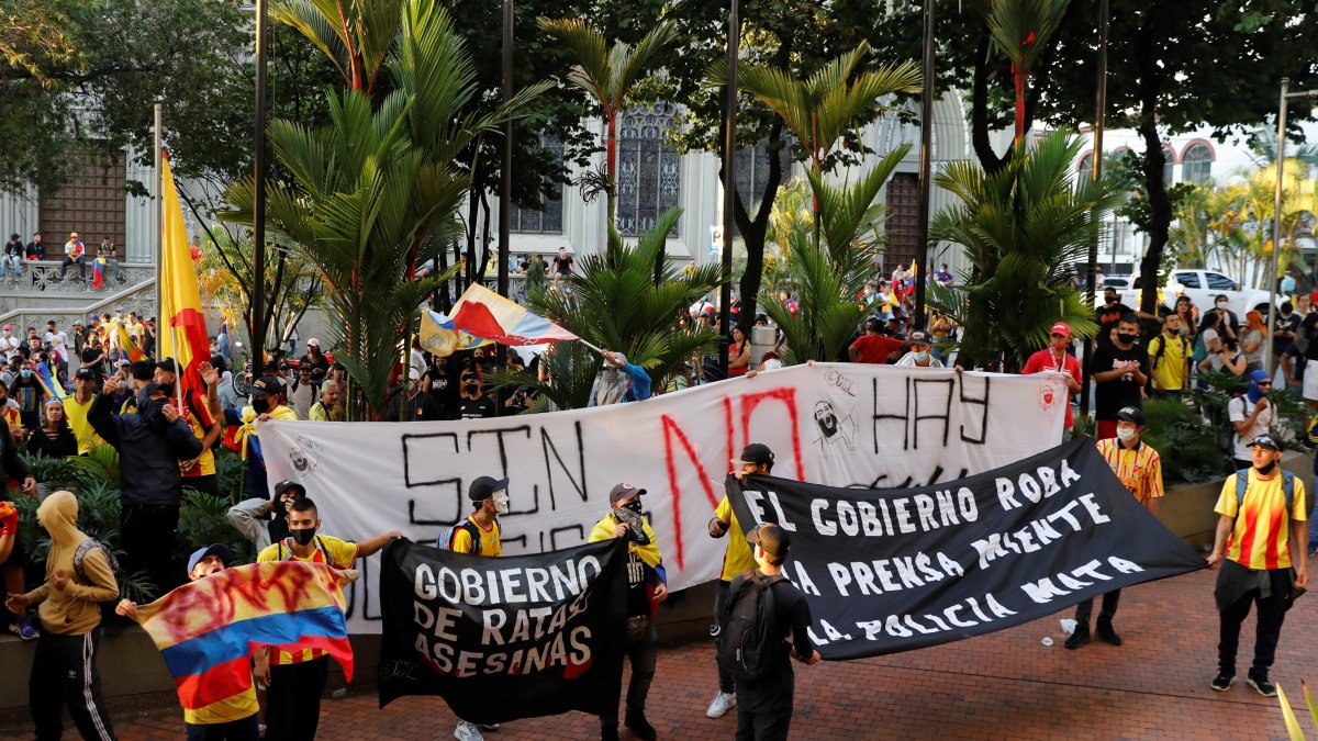 Manifestantes protestan en Pereira (Colombia).