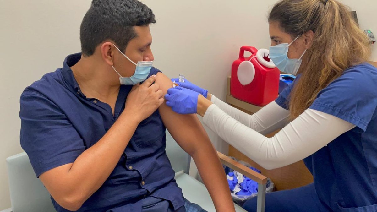 Una dosis. Javier Baquero aprovechó el proyecto de un viaje de paseo a Miami para acceder a la dosis de la vacuna de Johnson & Johnson, lo cual le permitió no extender el periplo más de una semana.