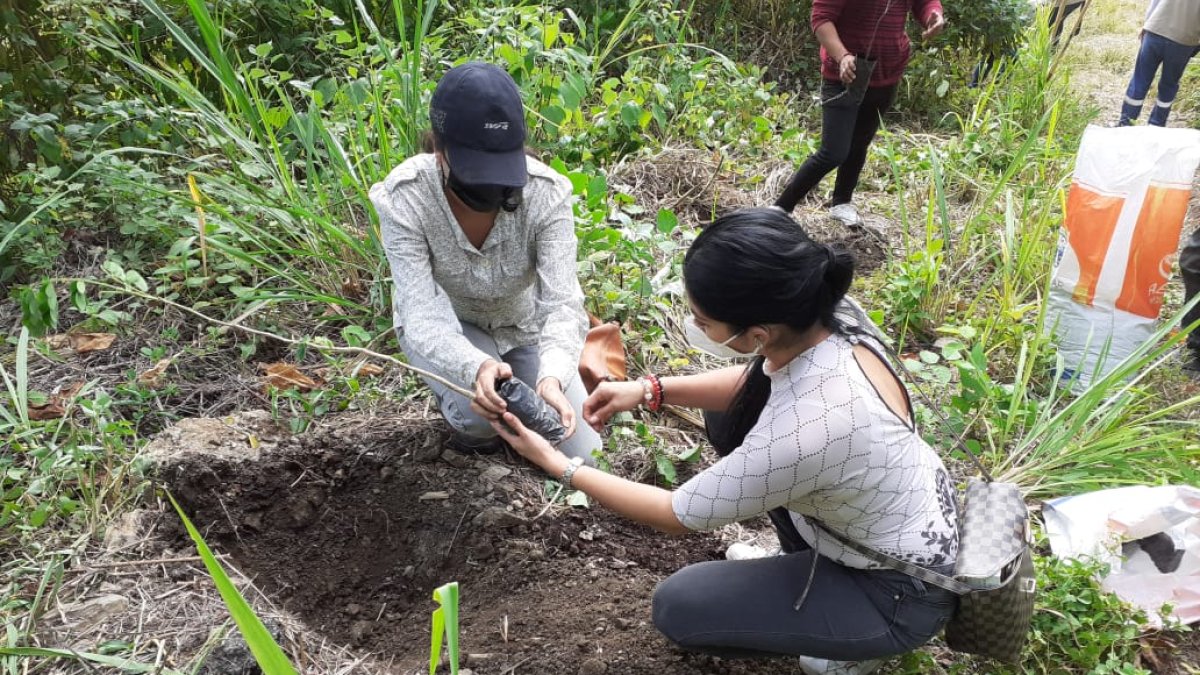 Actividad. Al menos 20 personas participaron en la siembra y minga de limpieza.