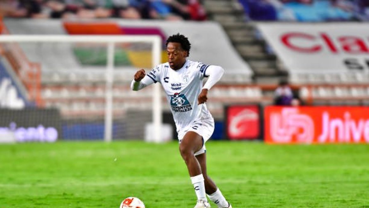 Romario Ibarra ingresó el segundo tiempo ante el América.