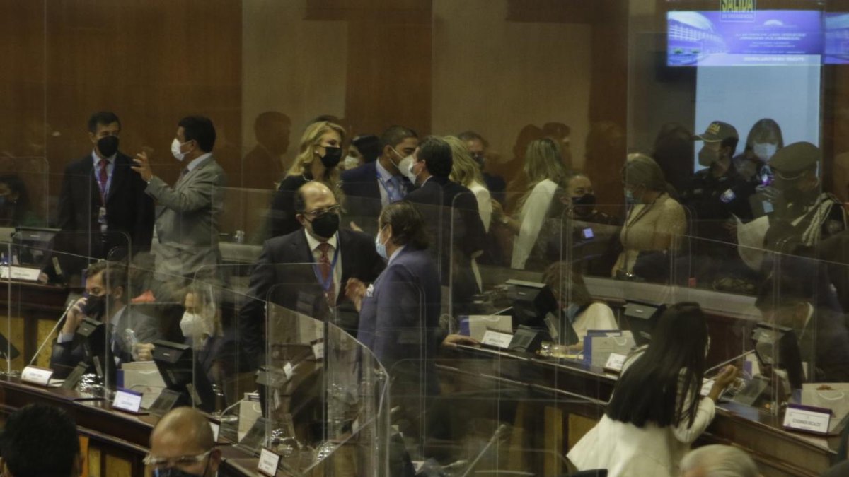 Diferencias. Henry Kronfle y César Rohón no se ponen de acuerdo. El segundo abandonó el partido