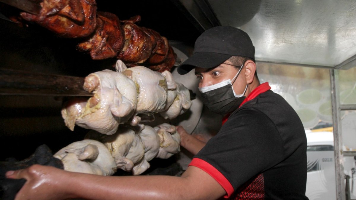 Los precios de los productos que más se redujeron en abril corresponden a alimentos y bebidas, según las estadísticas del Instituto Nacional de Estadística y Censos (INEC).