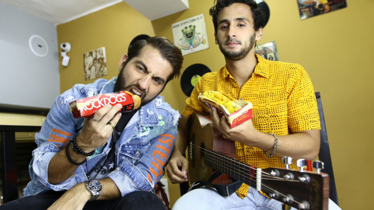 John Taleb y Juanse Piana en la sesión de fotos con EXPRESIONES por la promoción de 'Mostaza', su nuevo sencillo.