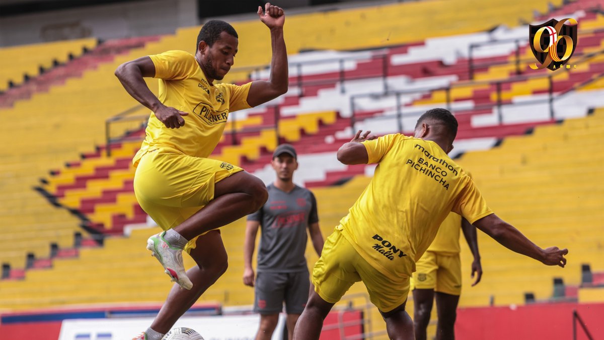 Nixon Molina, mediocampista de Barcelona, será titular este domingo 16 de mayo ante el Súper 9.