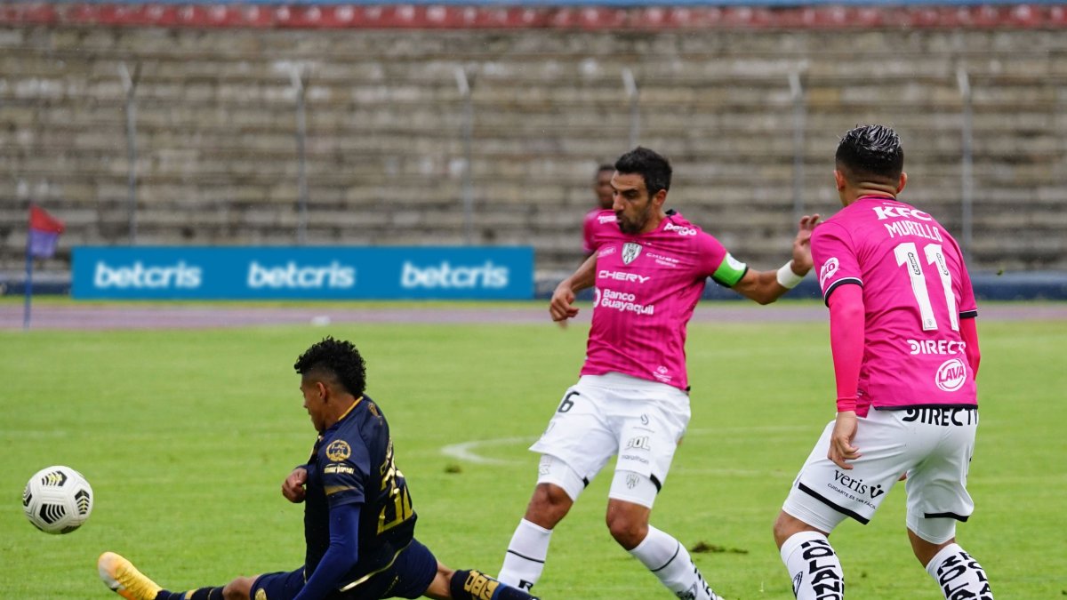 Olmedo jugó un gran primer tiempo y rompió los circuitos de Independiente del Valle. Sin embargo, el desgaste le pasó factura en la etapa de complemento.