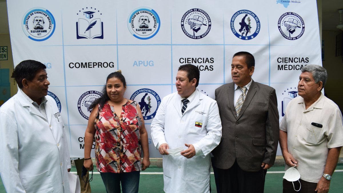 Encuentro. Médicos, catedráticos y sociedad civil, en el exhorto.