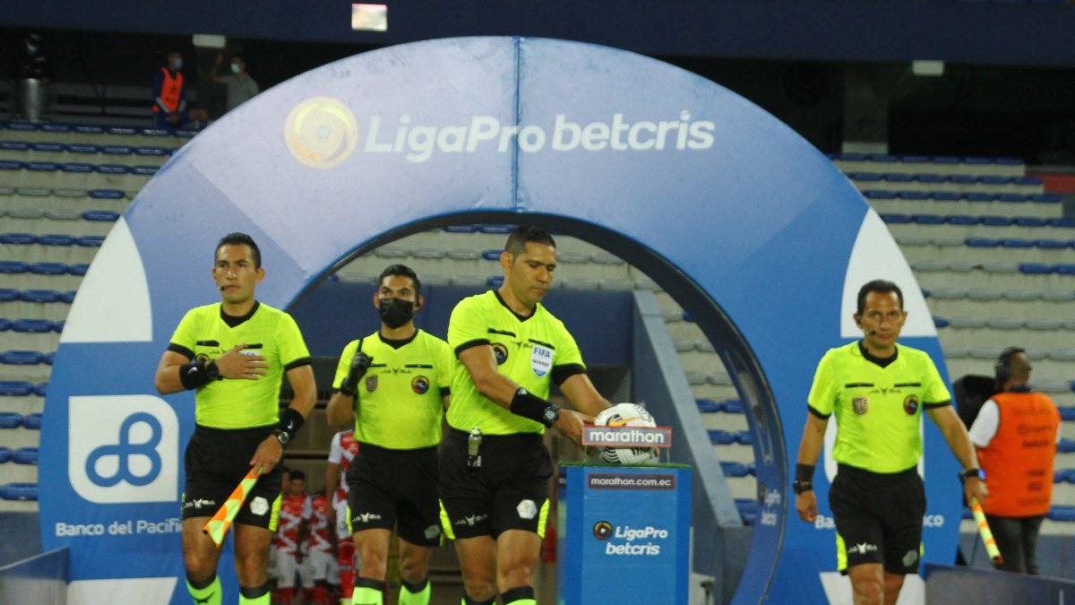 Guillermo Guerrero, árbitro ecuatoriano, fue centro de la polémica por un penal discutido en el duelo entre Emelec y Guayaquil City.