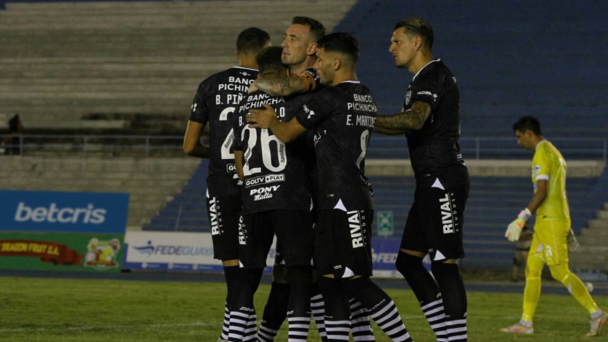 Damián Díaz convirtió el penal para Barcelona ante 9 de Octubre.