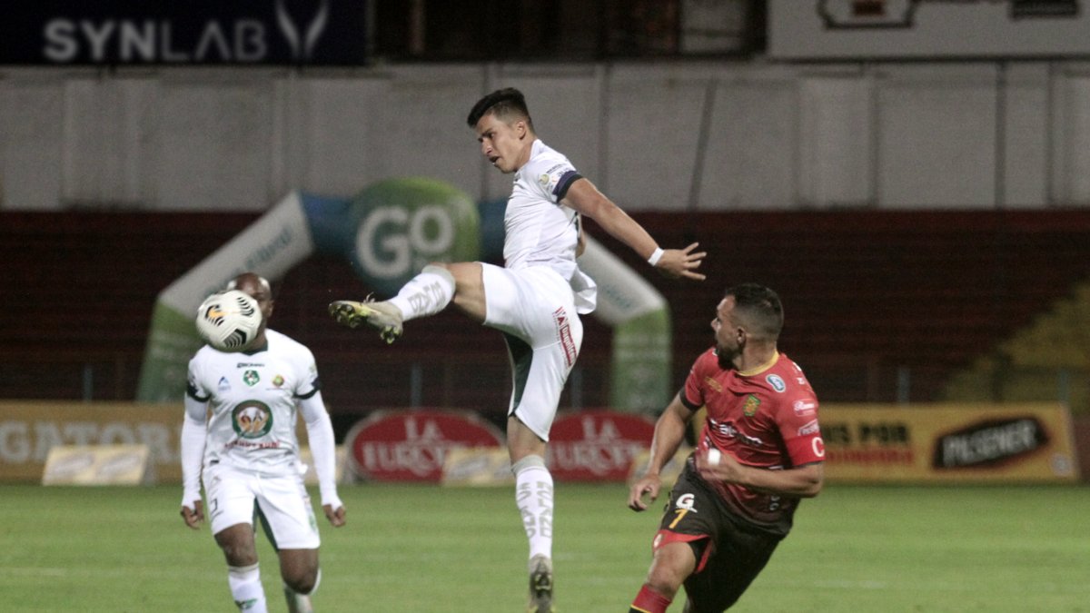 Los jugadores del Deportivo Cuenca no han recibido sus sueldos a tiempo debido a la crisis económica. PI 
Agencia (ag-expreso ag-extra ag-Quito)