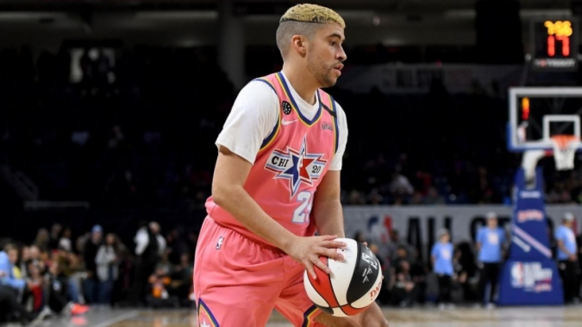 Bad Bunny ama el baloncesto. Formó parte en 2019 y 2020 del Juego de Celebridades en el Juego de Estrellas de la NBA.