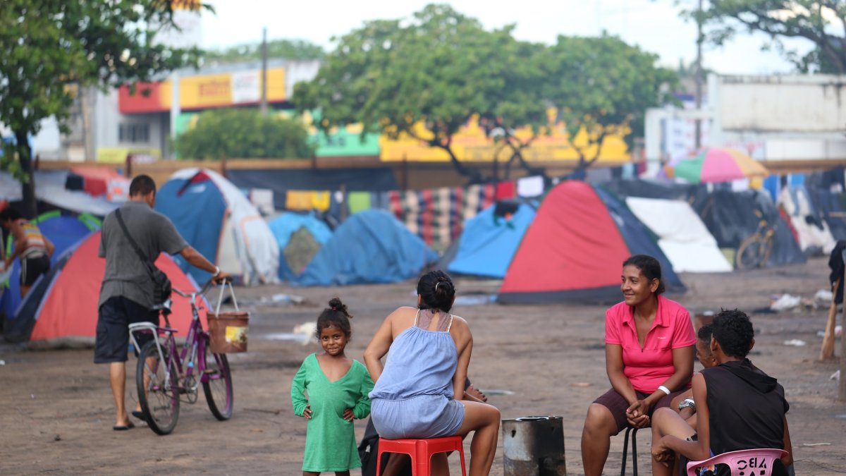 Refugiados venezolanos en la plaza Simón Bolívar en la ciudad de Boa Vista, capital del estado de Roraima (Brasil).