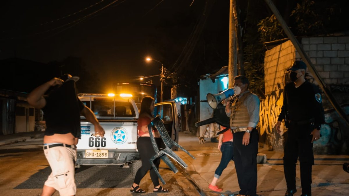 Imagen de un operativos de control nocturno del toque de queda del sábado 15 de mayo en Guayaquil