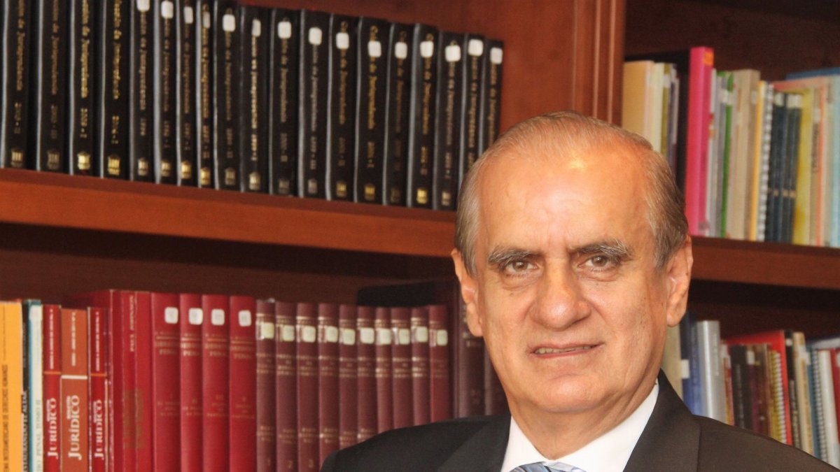 Vicente Taiano se ha desempeñado como juez, legislador y asambleísta constituyente.