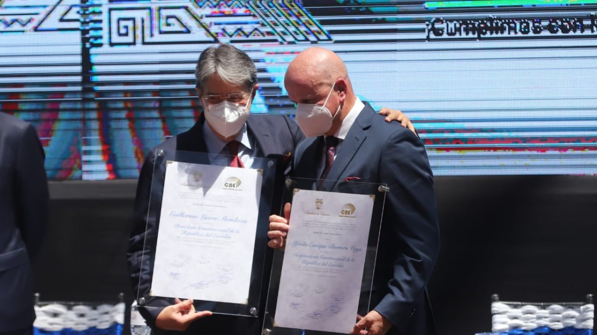 Guillermo Lasso ingresa al Centro Cultural Metropolitano de Quito para recibir del Consejo Nacional Electoral.