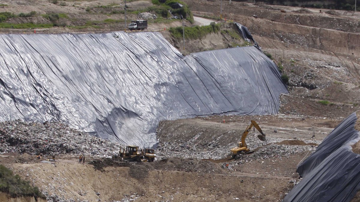 Se registraron denuncias sobre el estado de la geomembrana en el Cubeto 10, cuya entrega se realizó en marzo.
