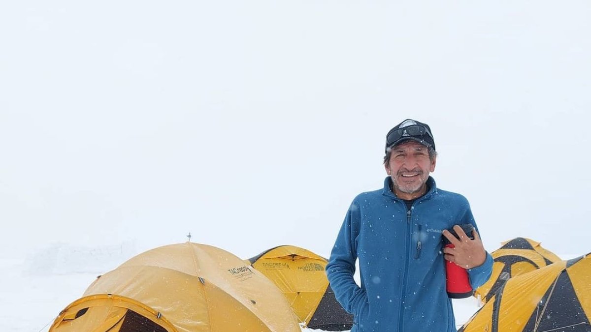 El ambateño de 65 años está en Nepal desde el 29 de marzo pasado.