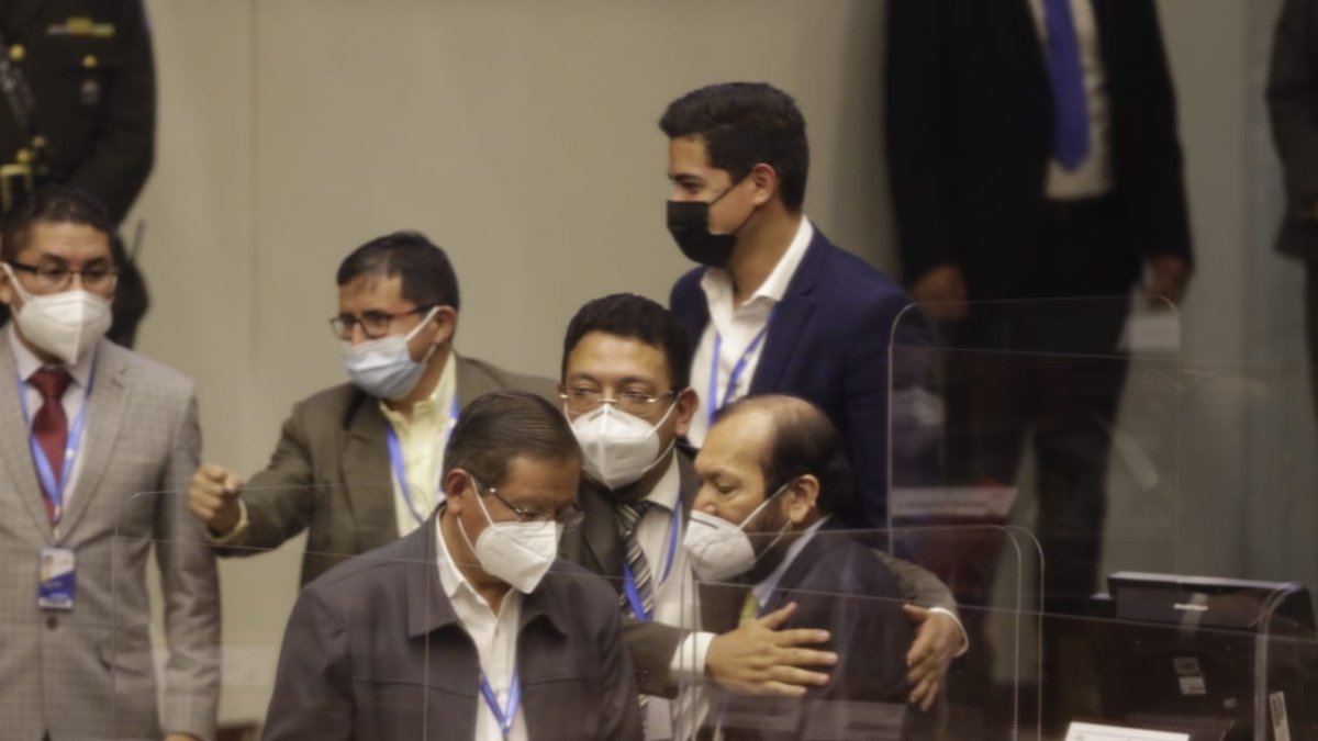 Solo para la elección de la presidenta y los dos vicepresidentes de la Asamblea los independientes se mostraron sólidos.