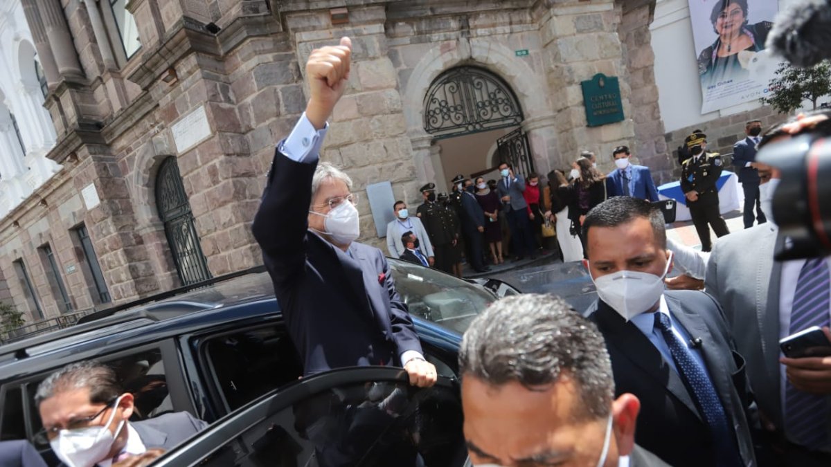 El presidente electo junto a su vicepresidente Alfredo Borrero estuvieron en Quito el 19 de mayo de 2021 recibiendo sus acreditaciones.