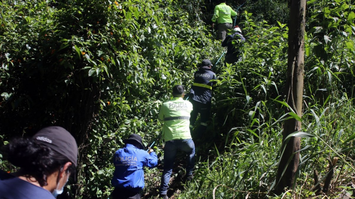 Diligencia. En Bellavista, en el norte de Quito, se buscaron rastros de Juliana Campoverde.