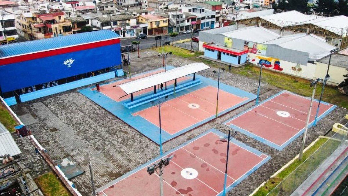 Dos canchas de ecuavóley en Carcelén fueron intervenidas por un monto de $ 83.000. No obstante, por la pandemia, no se pueden usar.