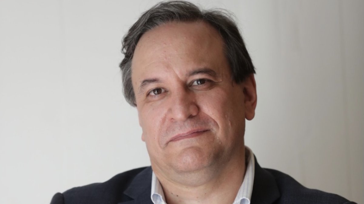 Simón Cueva tiene un PhD en Economía de La Sorbona (Francia) y asumirá el cargo el 24 de mayo.