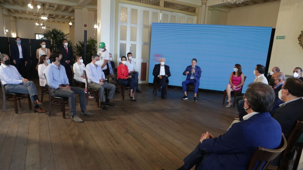 El presidente electo reunió ayer a la mayoría de su gabinete para explicar las normas de conducta que deberán seguir.