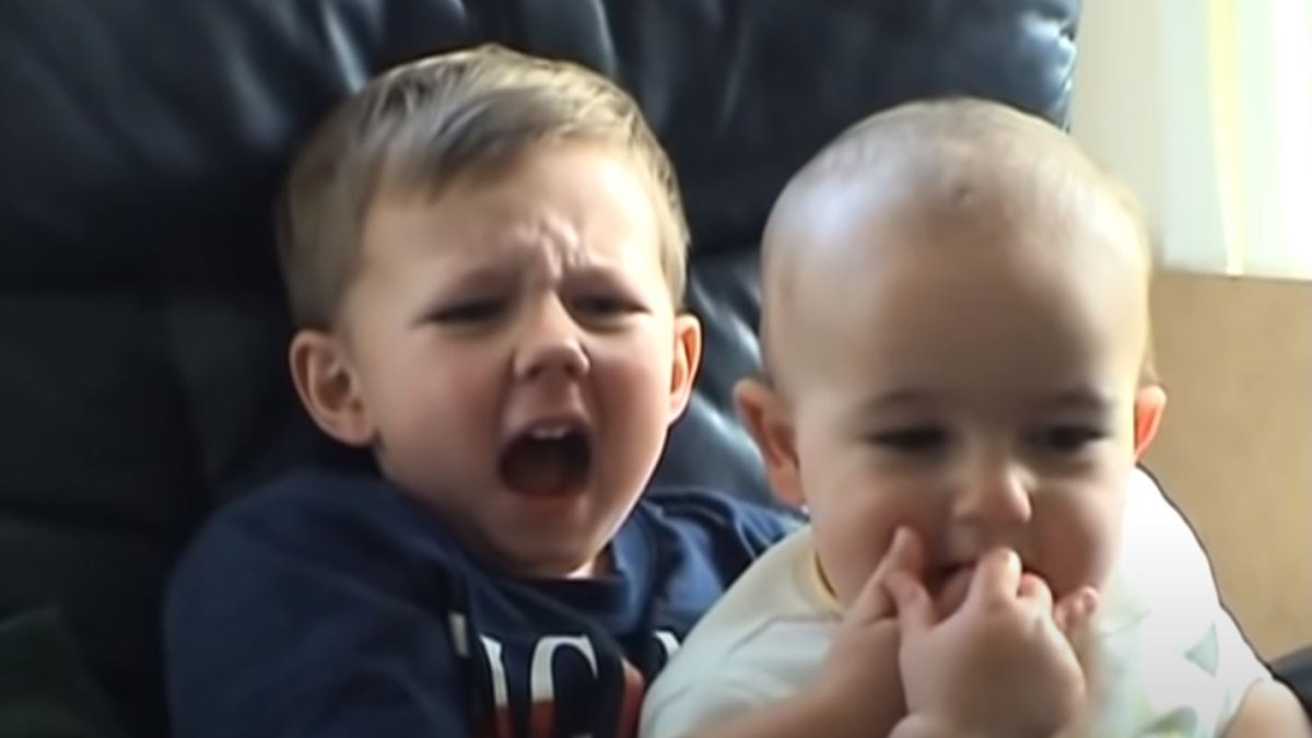 Charlie me mordió el dedo, ¡otra vez!