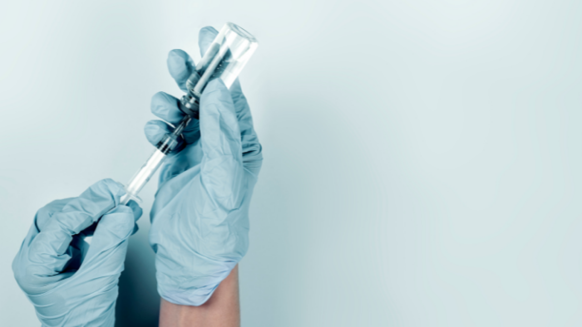 Los expertos piden acelerar la democratización de las vacunas.