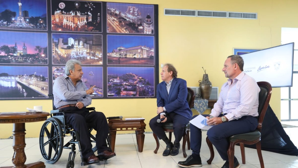 Actividad. El primer mandatario ofreció una entrevista el viernes a medios radiales.