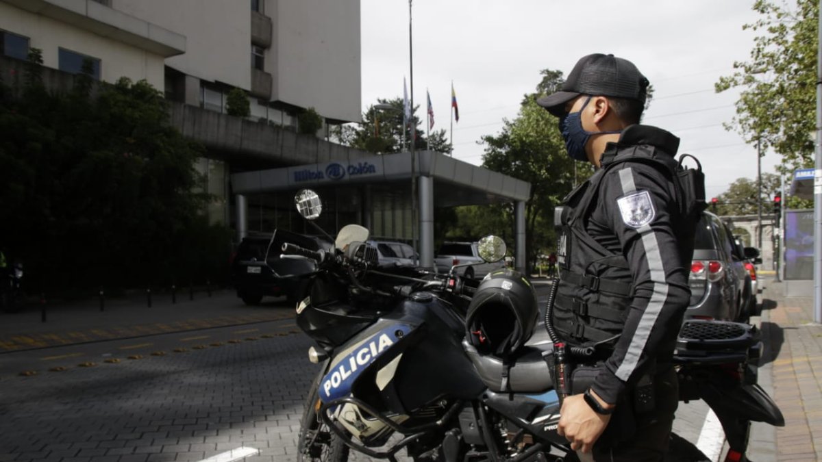 Dispositivo. Desde este domingo 23 de mayo la seguridad se reforzó en los exteriores del hotel Hilton Colón.