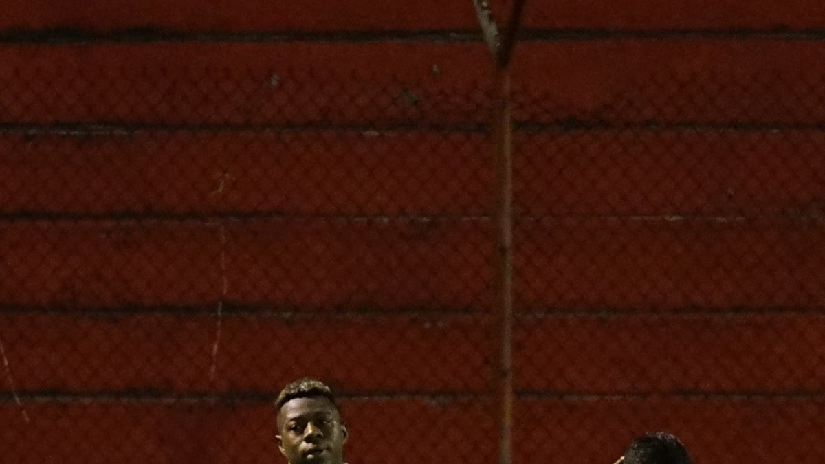 Alejandro Cabeza (i) y Joao Rojas fueron dos figuras en el duelo ante Mushuc Runa.