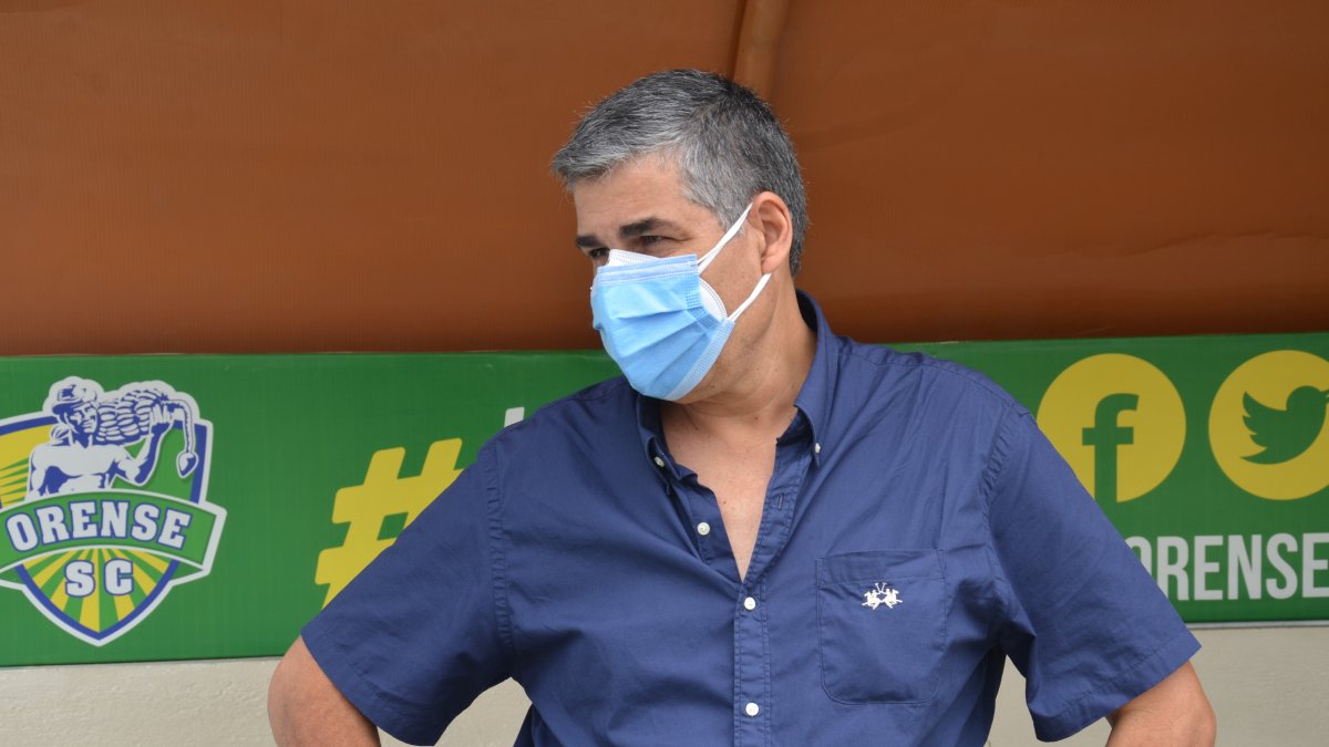 El entrenador colombiano dejará el país este viernes y tratará de cobrar el dinero vía LigaPro.