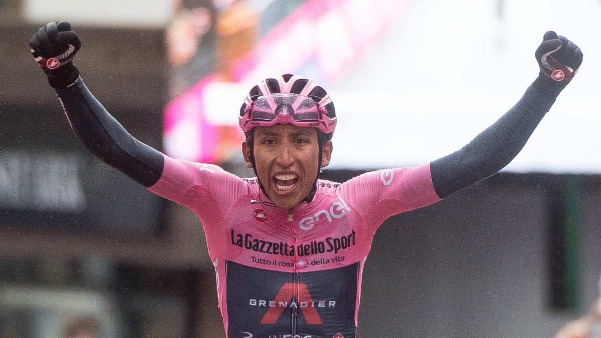 Favorito. El ciclista colombiano ganó la etapa de ayer vestido de rosa.