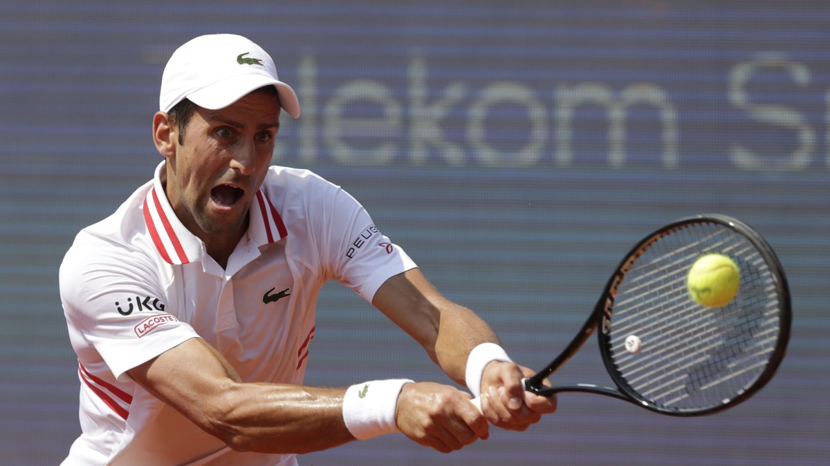 El tenista serbio venció al alemán Mats Moraing, por 6-2 y 7-6 (4), accediendo a cuartos de final.