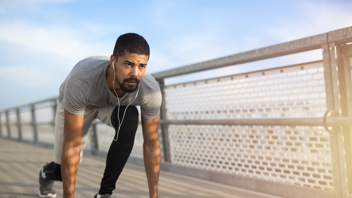 El magnesio se encuentra en alimentos como granos y frutos secos.