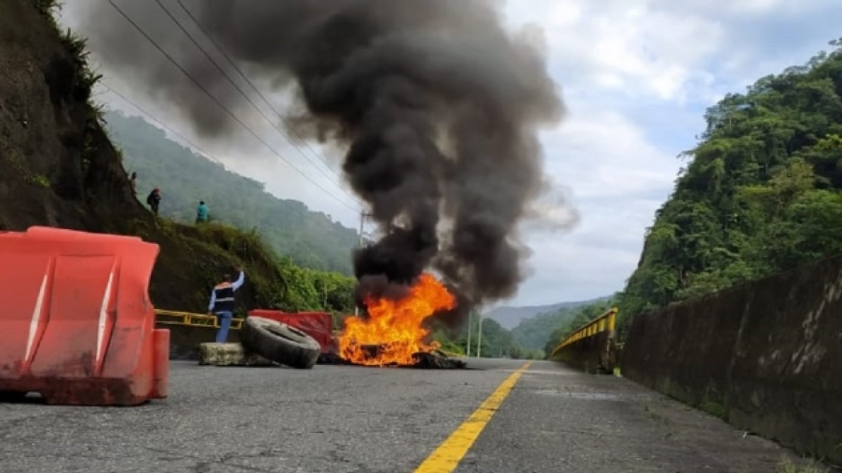 Protestas. Medios reportan bloqueos en Buenaventura, una de las principales rutas de transportación.