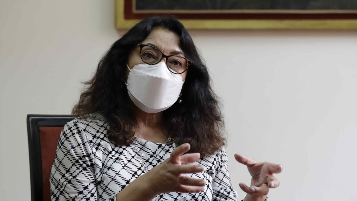 En la imagen, la primera ministra de Perú, Violeta Bermúdez.