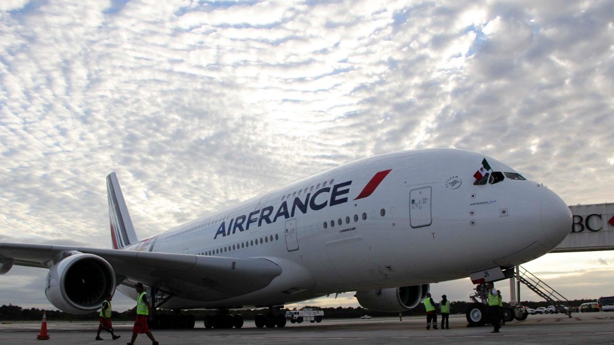 Un avión de Air France. La aerolinea ha sido sancionada por Rusia debido que evita pasar por Bielorrusia