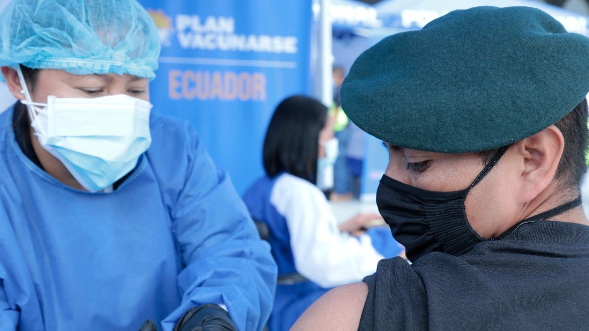 El plan de vacunación de Lasso se oficializará el 31 de mayo.