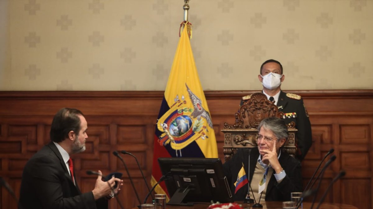 El presidente del BID, Mauricio Claver-Carone en conversaciones con el presidente de la República, Guillermo Lasso.