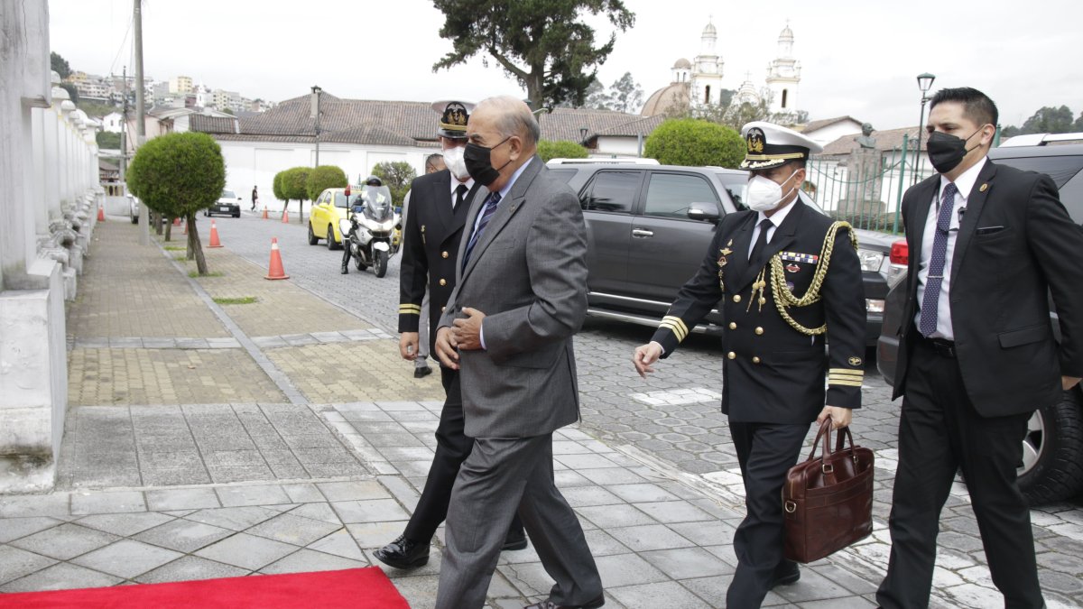 El ministro de Defensa, Fernando Donoso, tomó posesión de su despacho el pasado 26 de mayo y ahora se encargará del CIES.