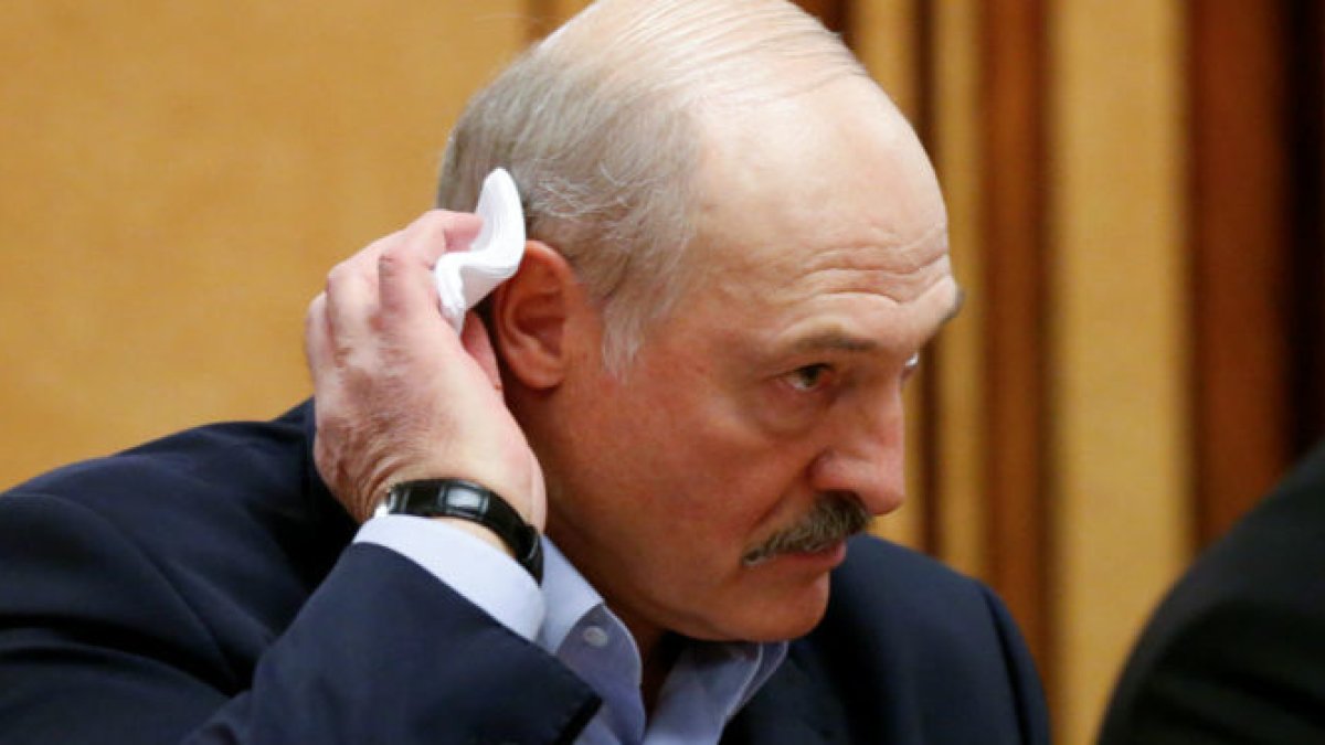 El líder bielorruso está en aprietos luego de interceptar un vuelo comercial para detener a un opositor.