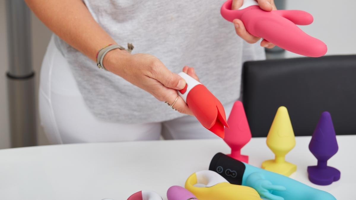 Muchos de ellos están fabricados en países en los que no se atienden las mismas normas de seguridad y de privacidad que imperan en Europa y pueden llegar a almacenar datos tan sensibles.