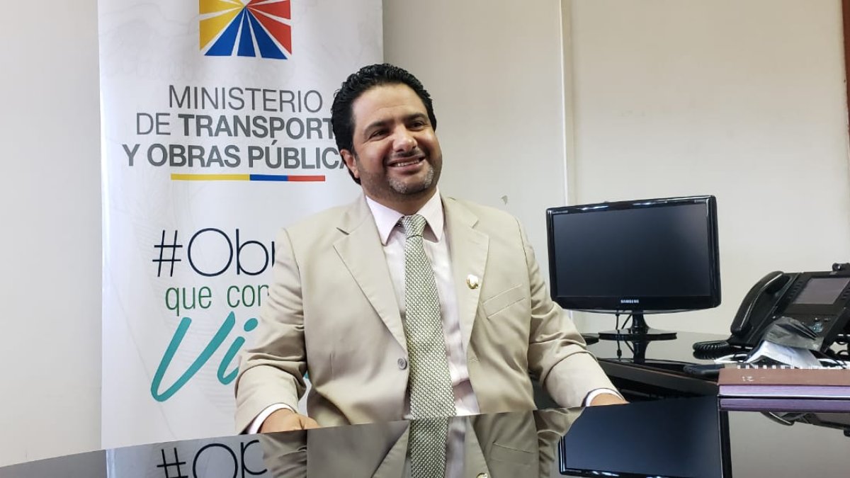 El nuevo subsecretario Eduardo Punín,en su despacho.