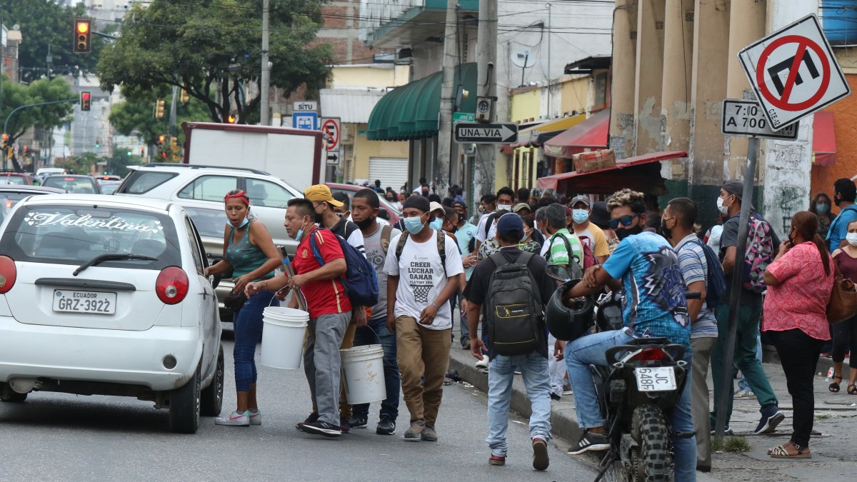 Caos. La movilización sin buses es cada vez más cruenta. Guayaquil gasta hasta tres veces más en pasaje.