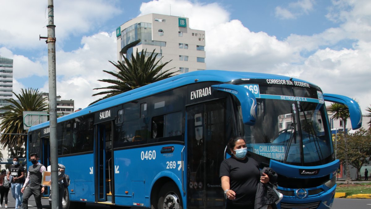 El Municipio tiene previsto reorganizar el 70% de las rutas y frecuencias de buses hasta el siguiente mes, dijo el secretario de Movilidad, Álex Pérez.