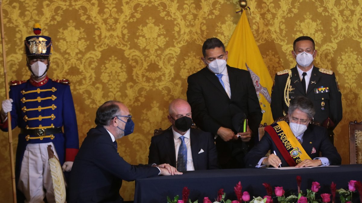 Guillermo Lasso indicó que llegarán desde China más de 500 mil vacunas anticovid.