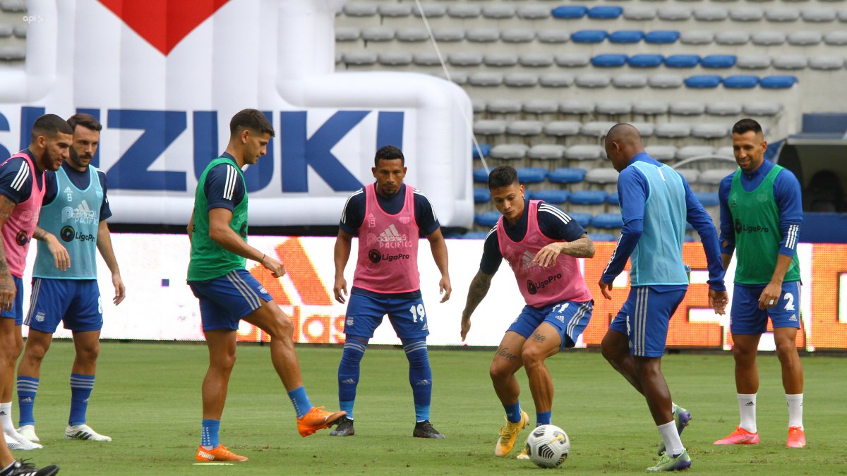 Opciones. Facundo Barceló y Alexis Zapata, de Emelec, estarían para la 
variante ante Independiente.