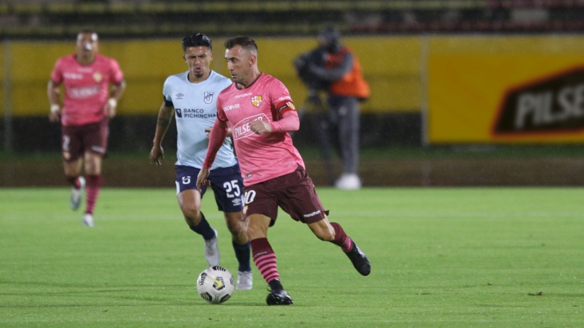 Barcelona y Universidad Católica conocieron quienes son sus rivales para la fase inicial de la Libertadores.